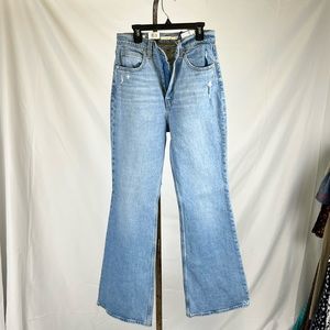 NWT Levi’s 70s High Flare Jeans Size 28